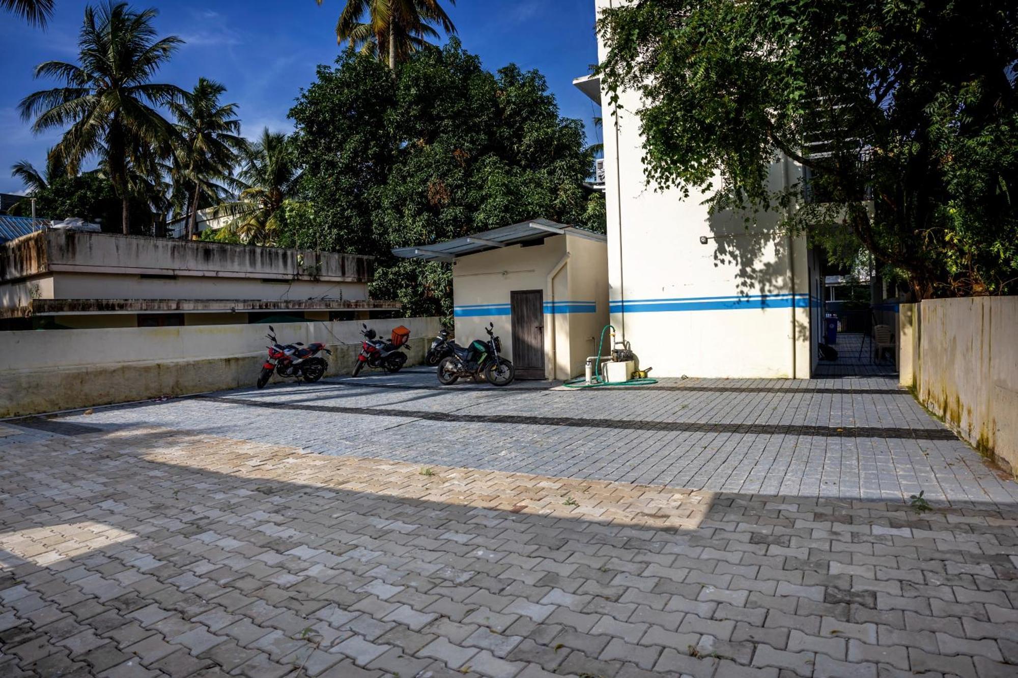 Hotel Akr Residency Kazhakuttam Exterior foto