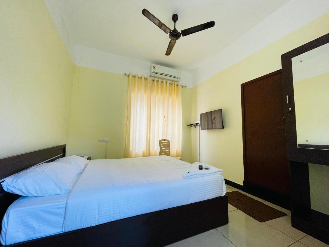 Hotel Akr Residency Kazhakuttam Exterior foto